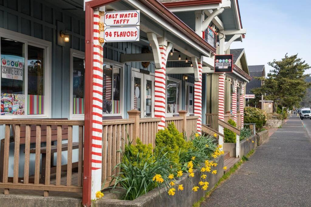 Cannon Beach Retreat: Oceanfront Suites with Fireplaces Exterior photo